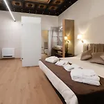Notti O'Tunn Apartment