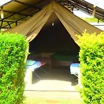 Lalanasi Lodge & Tented Camp