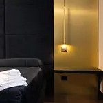 Black Room Suite And Spa