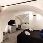 Apartment For 6 With Jacuzzi In The Center Of Catania