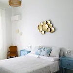 Avia Room