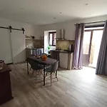 Demasiantval House