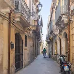 Awesome Home In Siracusa With Kitchenette