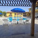 Villa Con Piscina