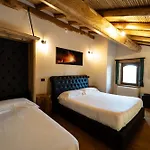 Etna Quota Mille Boutique Hotel, Typical Sicilian Food & Wine