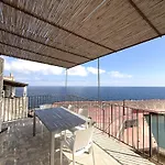 Casa Uva, Sul Porto Di Malfa