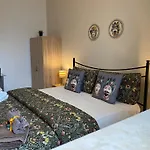 B & B Jasmine