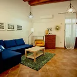 Flo'S Chathedral Home