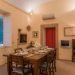 Prestigioso, Sotto Al Castello Di Lipari