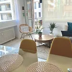 New Gorgeous Central Apartment - Beachfront - 3 Bd