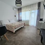 Agora
