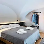 Bedda, Tiny Studio