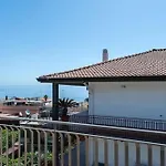 Spacious Apartment With Sea View In Aci Castello