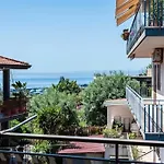 Spacious Apartment With Sea View In Aci Castello