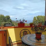 Haus Mit Meerblick Und Ausgestatteter Terrasse