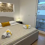Home Holiday Kalanto