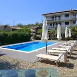 Apartment With Air Conditioning And Salt Pool