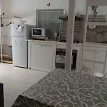 Single Room Nearby The Beach