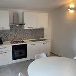 Villa Naumachos