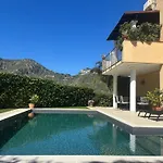 Villa Almond