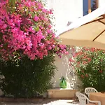 Guest House Bouganville