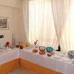 Apeiron Hotel