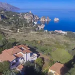 Villa Del Carrubo