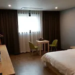 Pine City Hotel