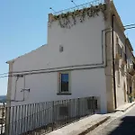 Reusuite Authentic Sicilian Hospitality
