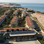 Kamarina Resort