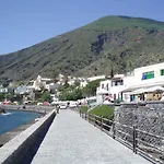 Villetta Isole Eolie Salina