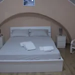 Pietra Lavica Holiday