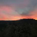 Mandorlo dell'Etna, Casa Siciliana