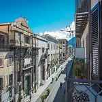 Charming Apartment In The City Center By Wonderful Italy