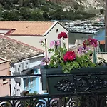 Fronte Del Porto