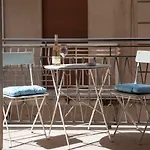 Laurus Apartments