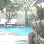 Linga Longa Guest House
