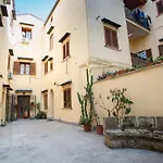 Housemilia - Royal Palace