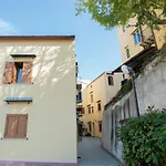 Housemilia - Royal Palace