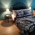 Va Curcati Holiday House