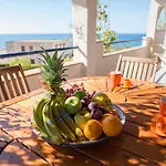 Sea Front Apartment 5 Beds With Balcony 250 Meters From The Beach