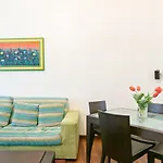 Vittorio Emanuele & Via Roma Colorful Apartment