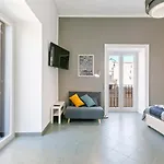 Stylish Flat Maqueda