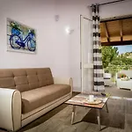 Belvilla By Oyo Splendid Holiday Home Near Beach