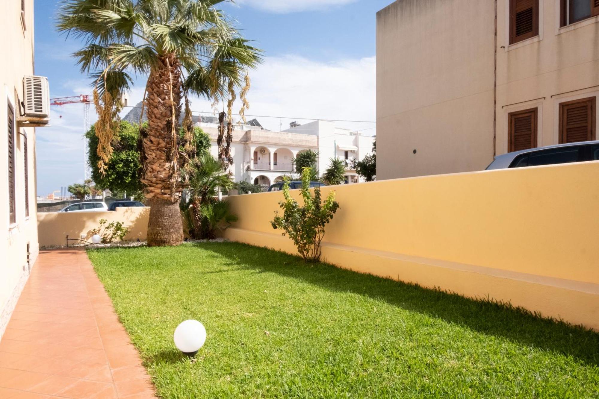 Casa Adragna Con Ampio Giardino Holiday home